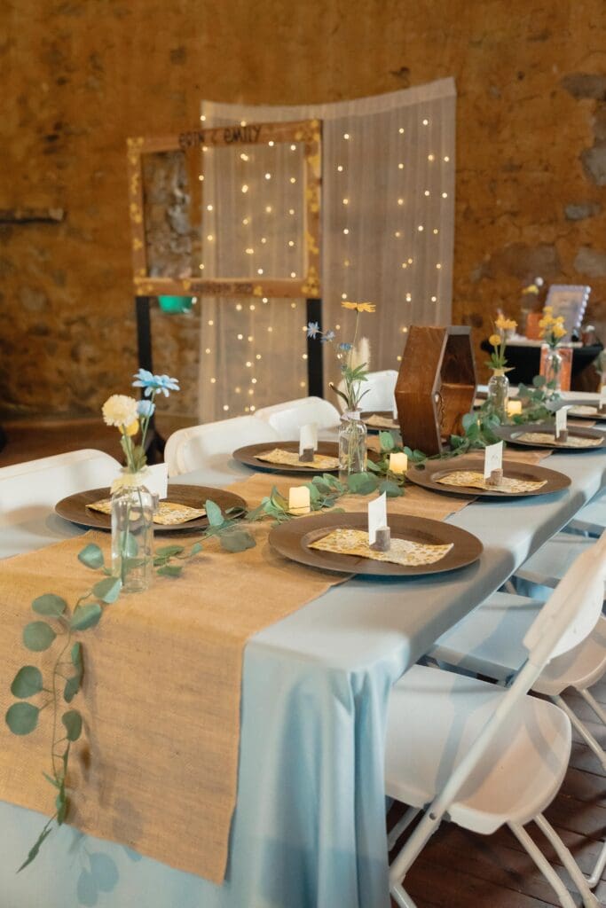 The table setup at a wedding with placemats and gold charger plates.
